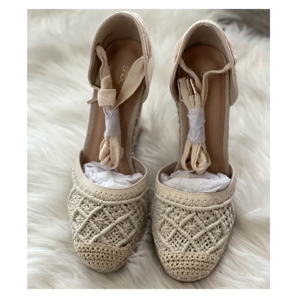 Cream Wrap Up Wedges - Picture 3 of 5